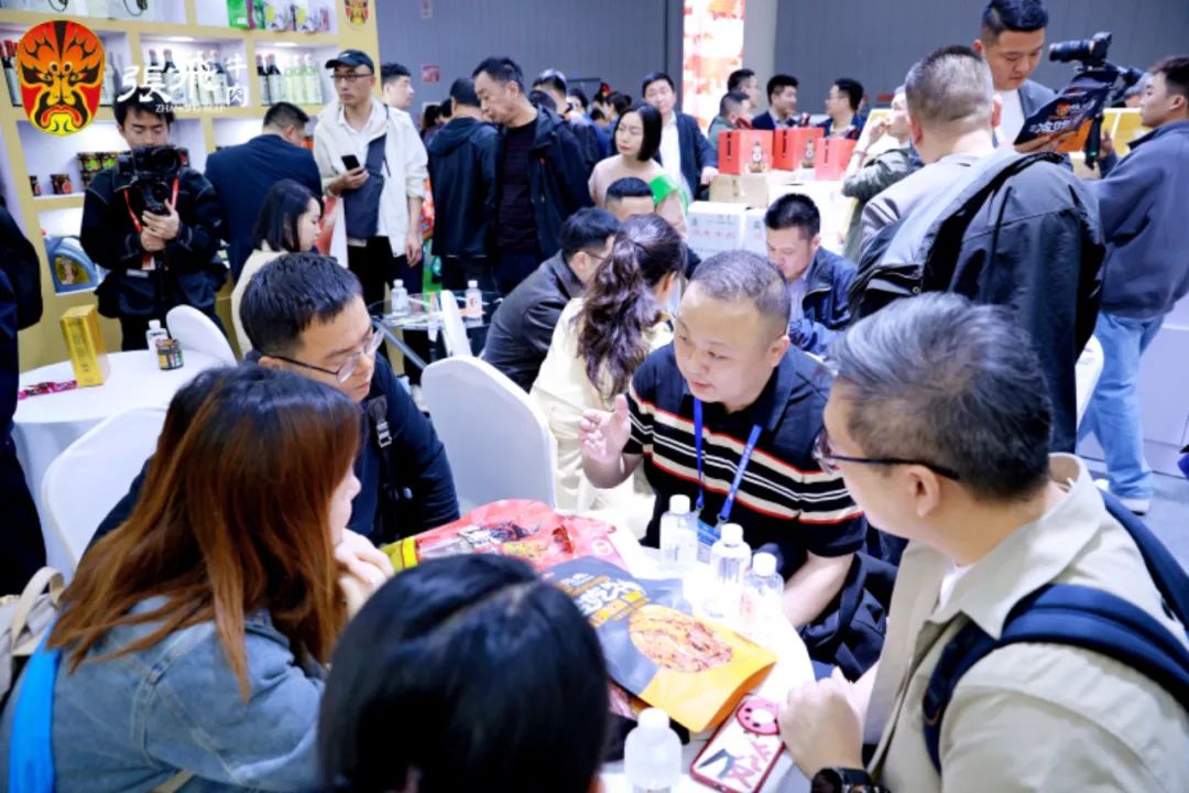 ：老字号破局 “内卷”迈向国民品牌之路PG电子游戏麻将胡了张飞牛肉闪耀糖酒会(图1)