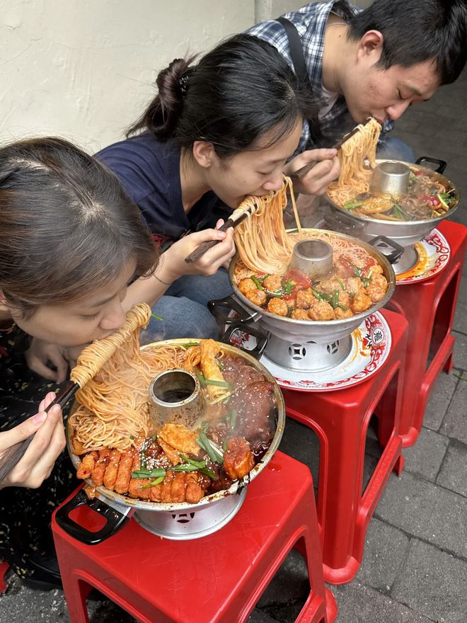 难的火锅店准备卖快餐了PG电子麻将胡了试玩艰(图6)