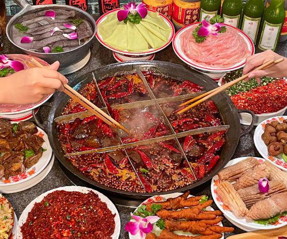 员旅游：重庆火锅城市记忆的辣味麻将胡了2游戏入口旅途贵宾会